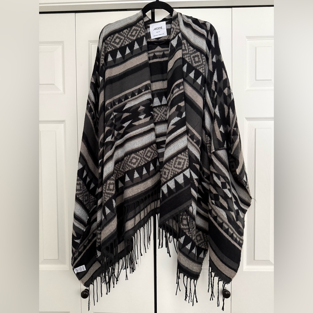 Ardene Black and Gray Patterned Poncho